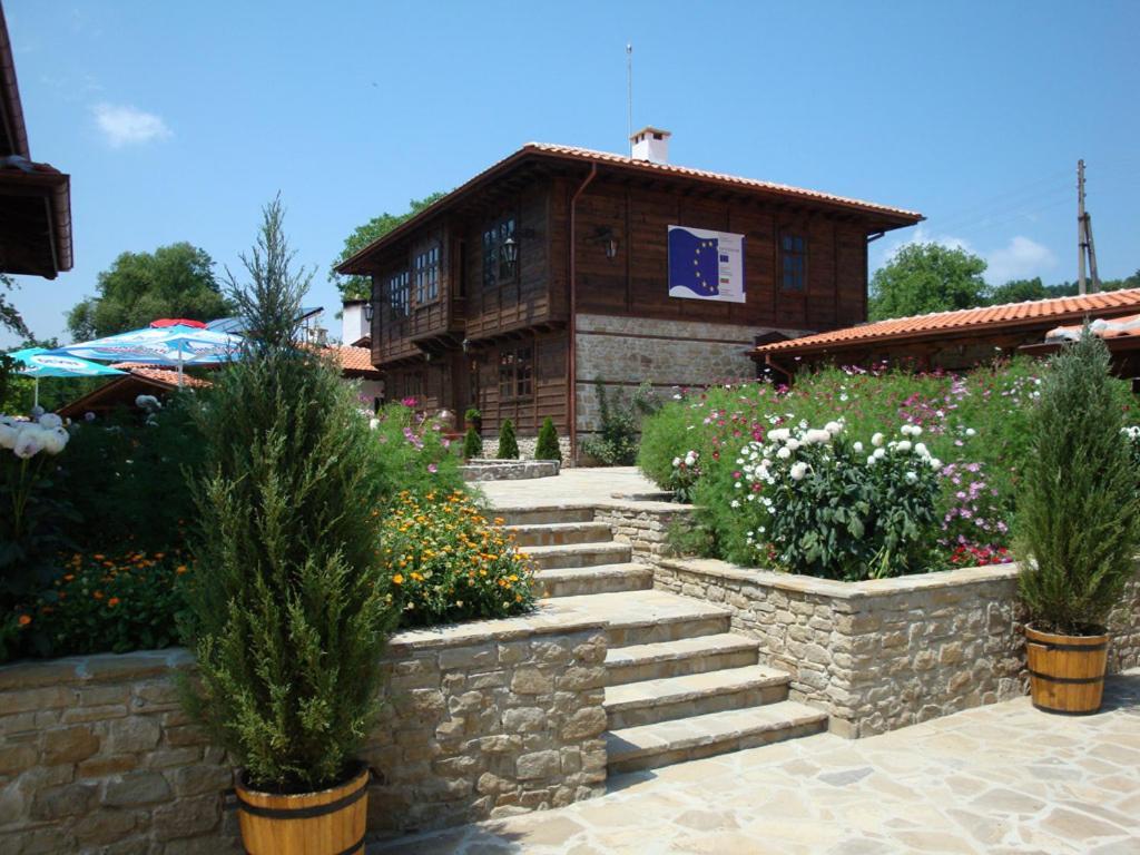 Voevodski Eco Complex Katunishte Luaran gambar